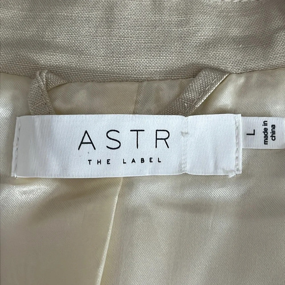 ASTR Ayra Linen Blend Button Front Blazer in Ecru - NWOT - Size Large - Picture 6 of 8